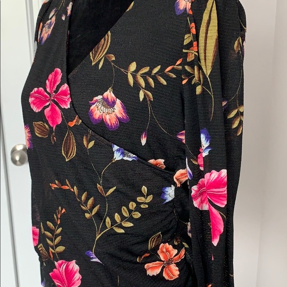 Cute floral Express Top - Picture 4 of 7